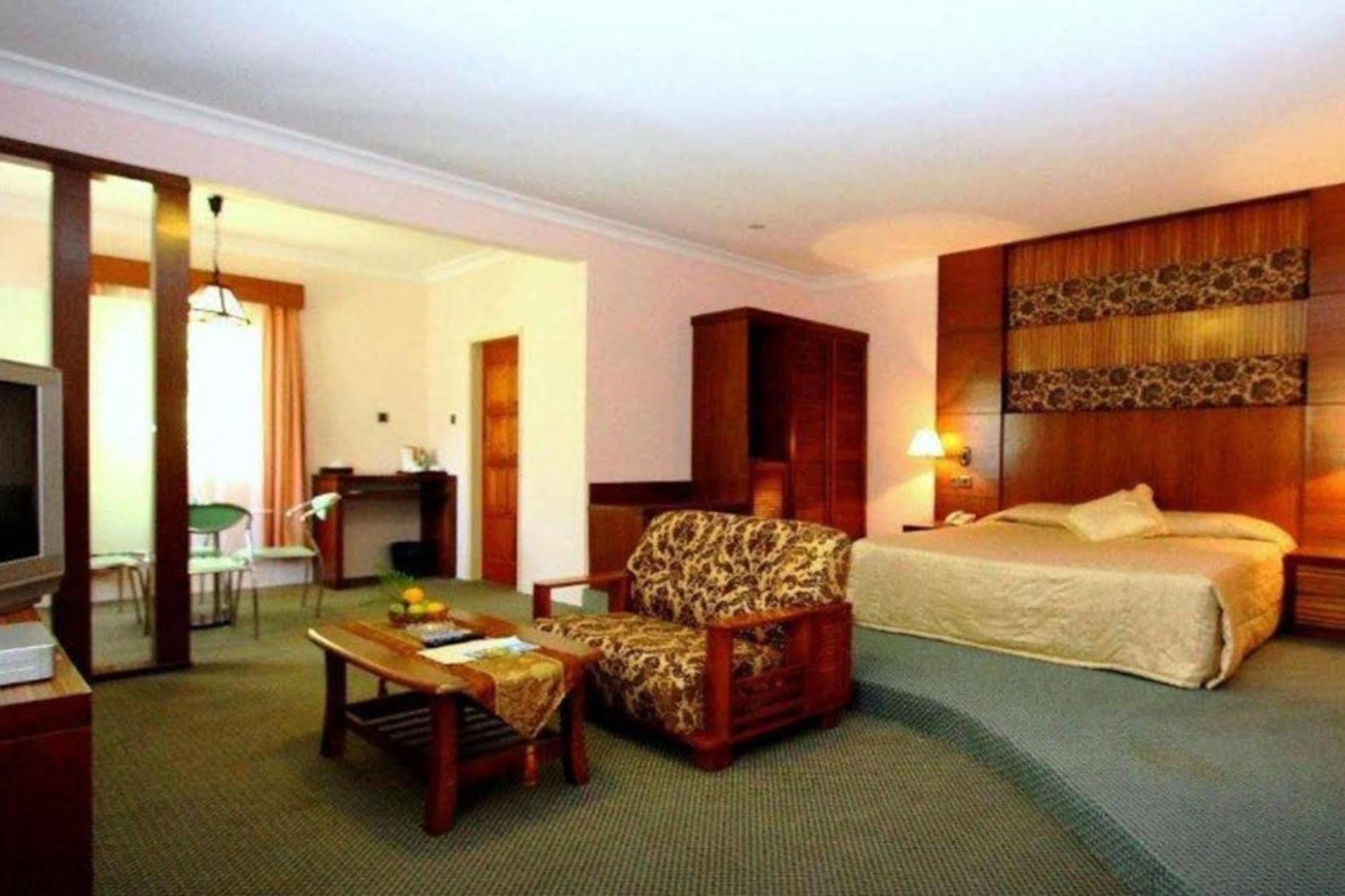 Rompin Beach Resorts Kuala Rompin Ngoại thất bức ảnh