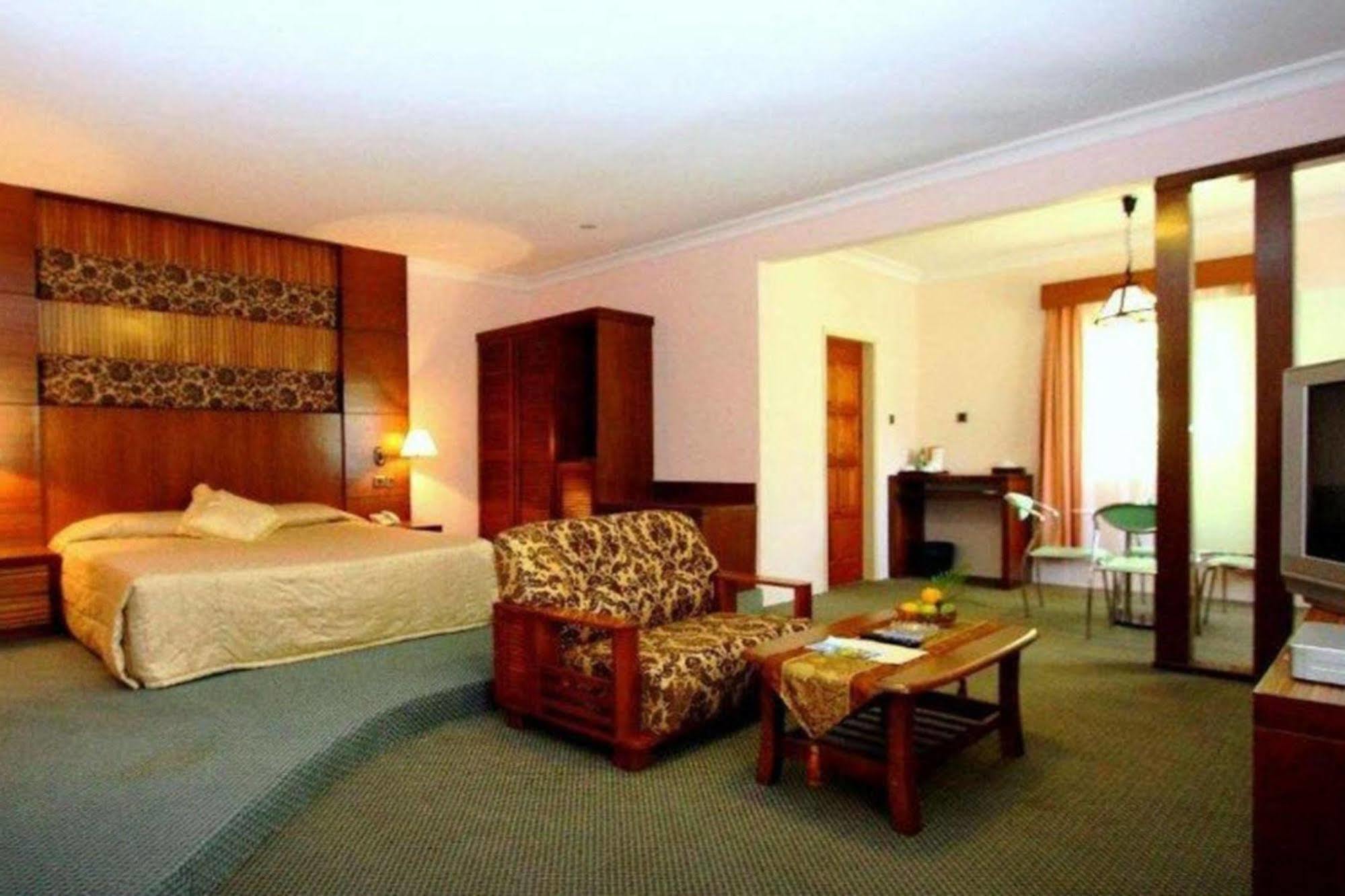 Rompin Beach Resorts Kuala Rompin Ngoại thất bức ảnh